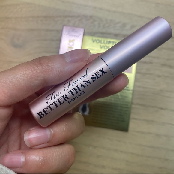Too Faced Travel Size Better Than Sex Volumizing Mascara - Picture 2 of 7